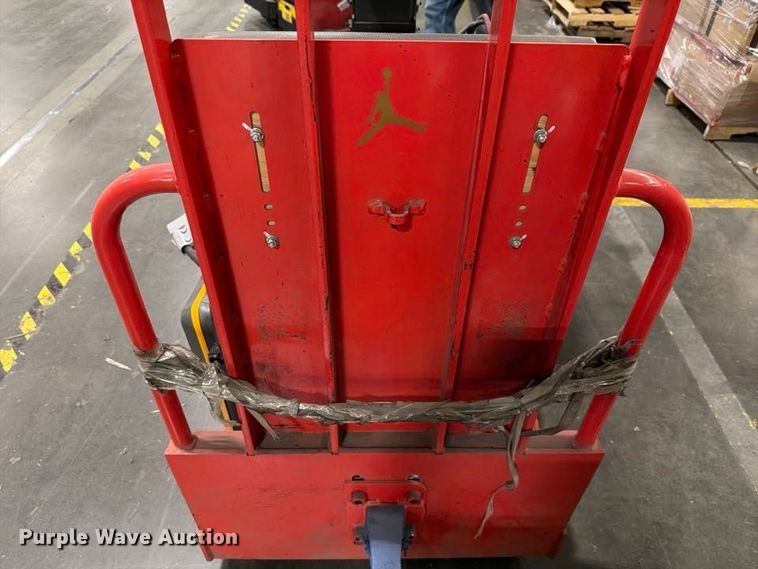 image for item NF9656 2019 Raymond 8610  tow tractor