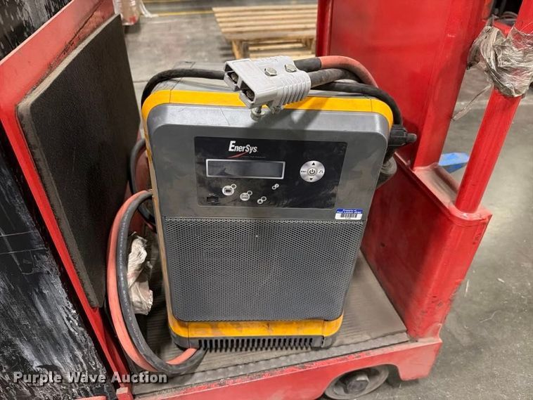 image for item NF9656 2019 Raymond 8610  tow tractor