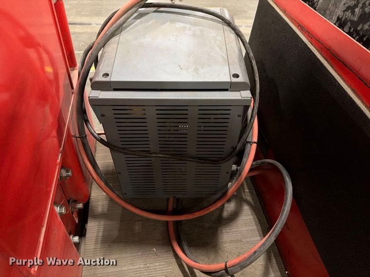 image for item NF9656 2019 Raymond 8610  tow tractor
