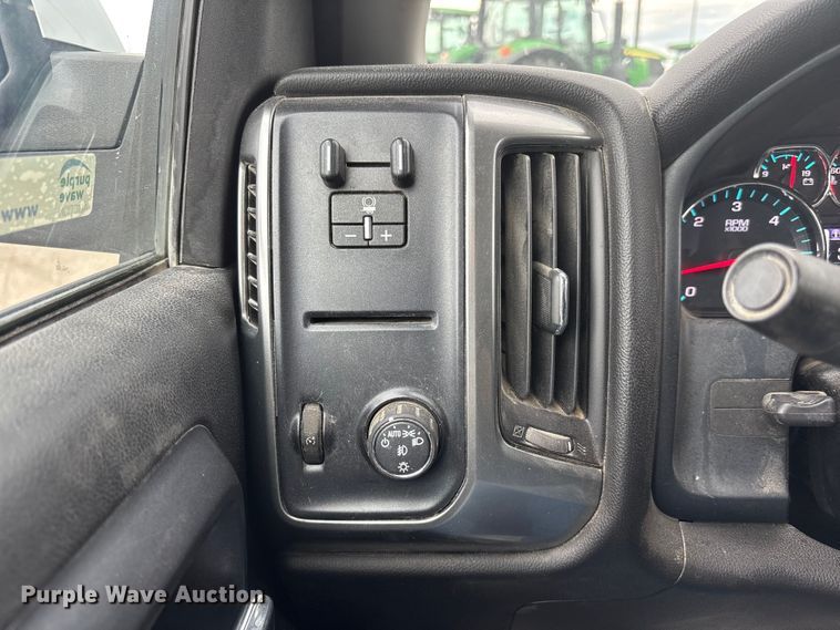 image for item NM9943 2018 Chevrolet Silverado 1500 Ext. Cab pickup truck