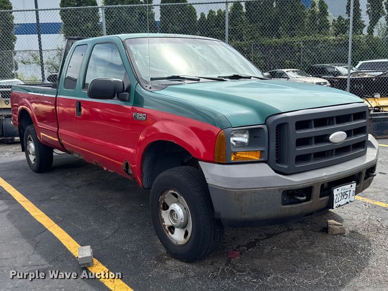 image for item OE9611 2005 Ford F250 Super Duty Ext. Cab pickup truck