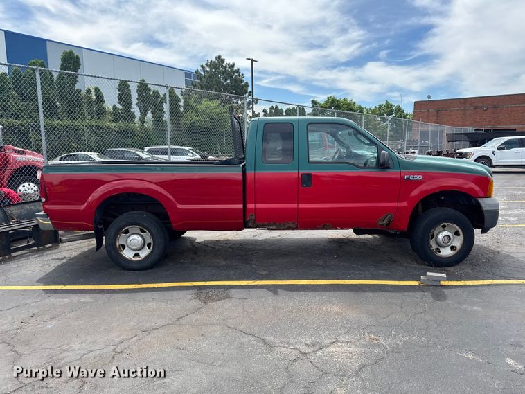image for item OE9611 2005 Ford F250 Super Duty Ext. Cab pickup truck
