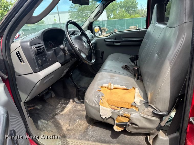 image for item OE9611 2005 Ford F250 Super Duty Ext. Cab pickup truck
