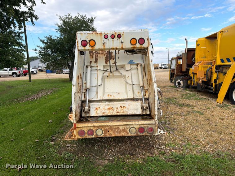 image for item OE9720 2003 Ford F450 Super Duty refuse truck