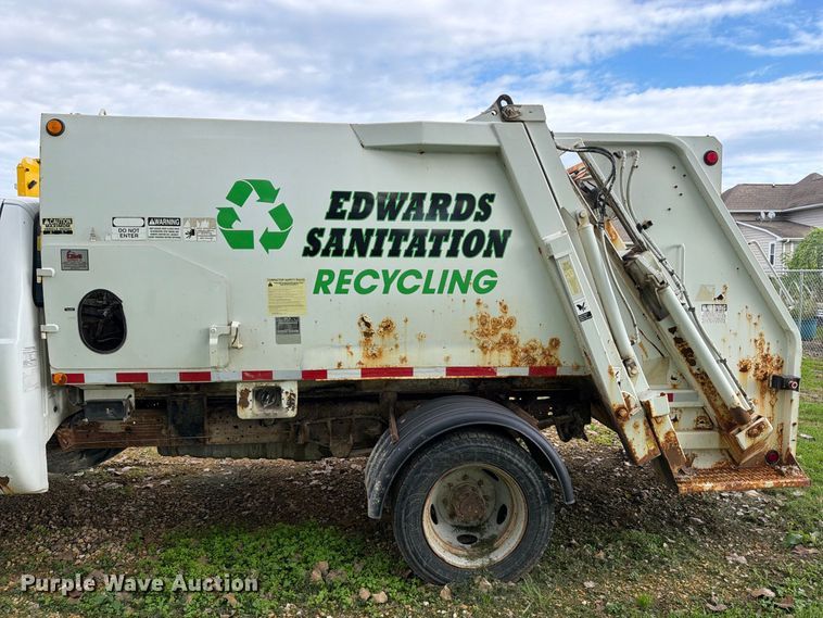image for item OE9720 2003 Ford F450 Super Duty refuse truck