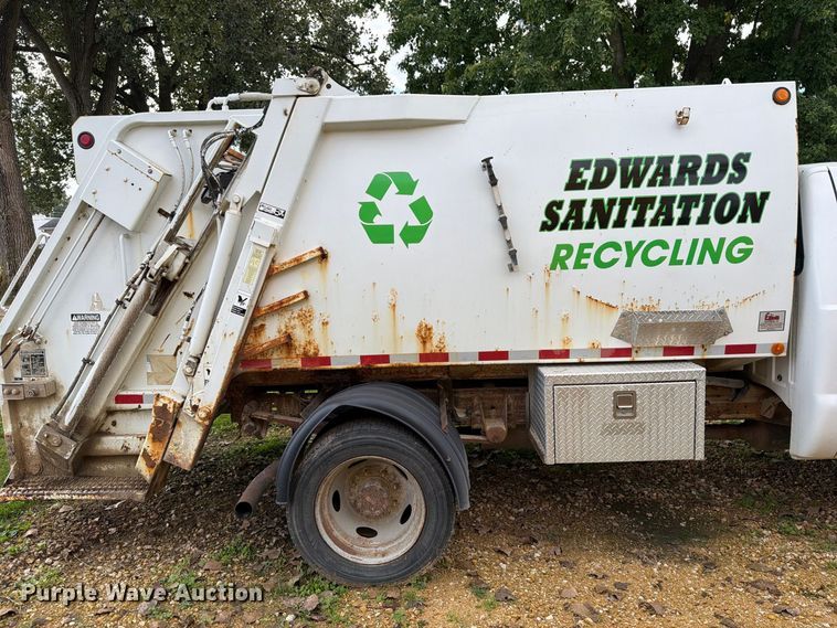 image for item OE9720 2003 Ford F450 Super Duty refuse truck