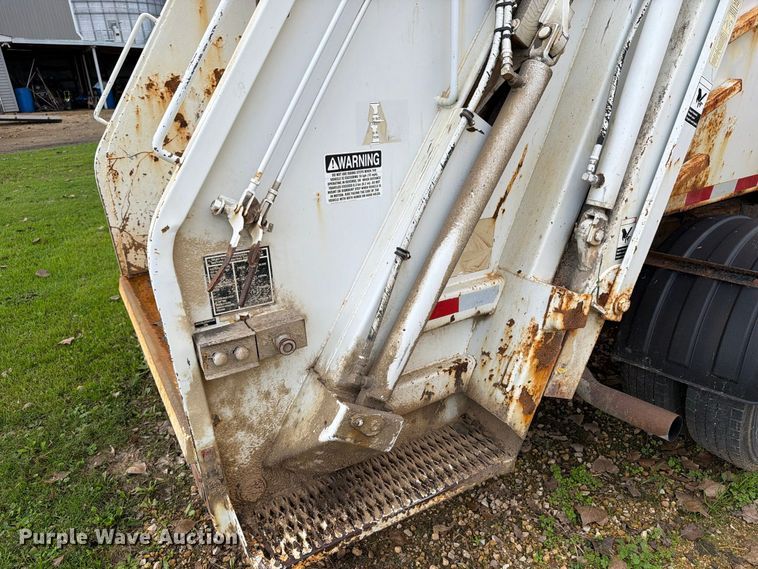 image for item OE9720 2003 Ford F450 Super Duty refuse truck