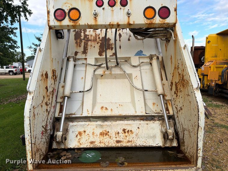 image for item OE9720 2003 Ford F450 Super Duty refuse truck