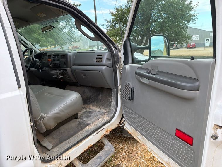 image for item OE9720 2003 Ford F450 Super Duty refuse truck