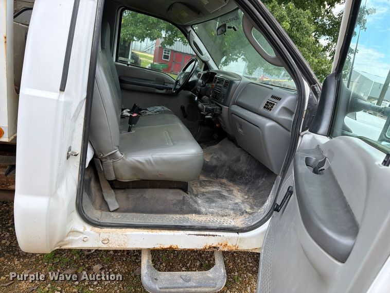 image for item OE9720 2003 Ford F450 Super Duty refuse truck