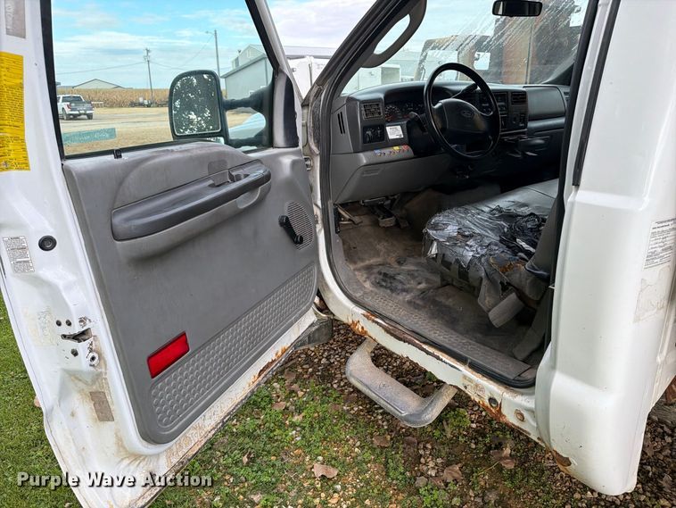 image for item OE9720 2003 Ford F450 Super Duty refuse truck