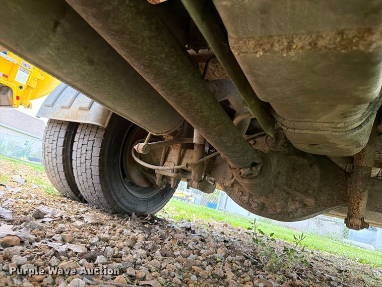 image for item OE9720 2003 Ford F450 Super Duty refuse truck