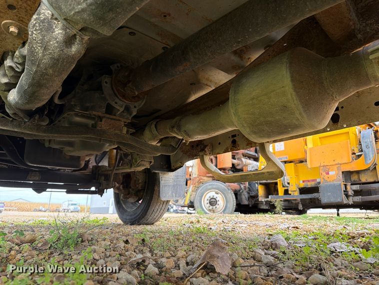 image for item OE9720 2003 Ford F450 Super Duty refuse truck