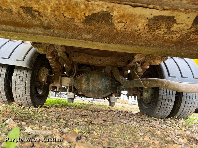 image for item OE9720 2003 Ford F450 Super Duty refuse truck