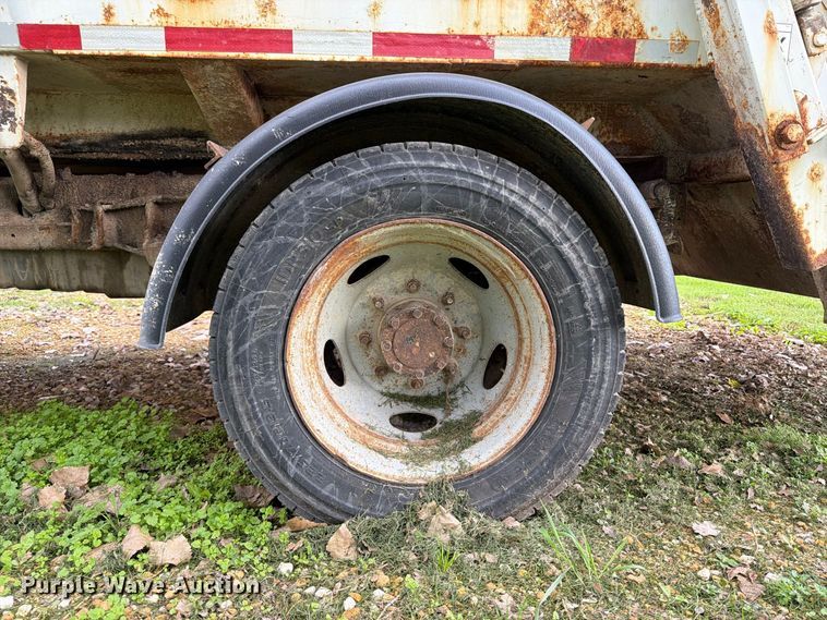 image for item OE9720 2003 Ford F450 Super Duty refuse truck