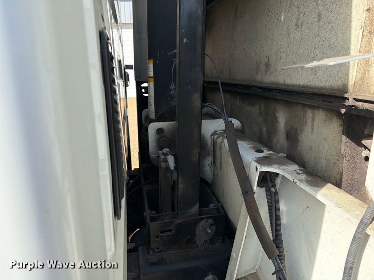 image for item OE9721 2007 International WorkStar 7400 refuse truck