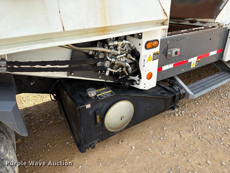 image for item OE9721 2007 International WorkStar 7400 refuse truck