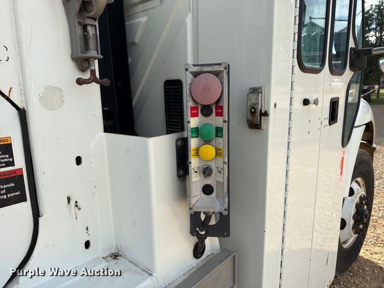 image for item OE9721 2007 International WorkStar 7400 refuse truck