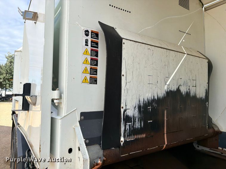 image for item OE9721 2007 International WorkStar 7400 refuse truck