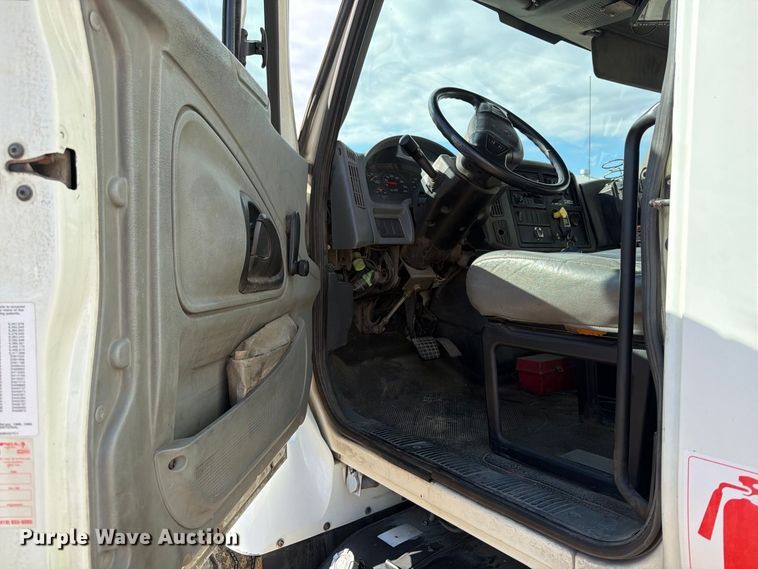 image for item OE9721 2007 International WorkStar 7400 refuse truck