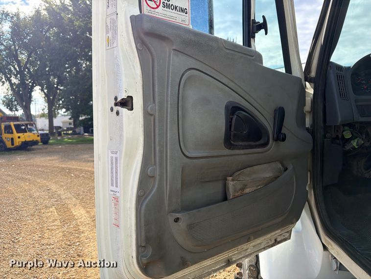 image for item OE9721 2007 International WorkStar 7400 refuse truck