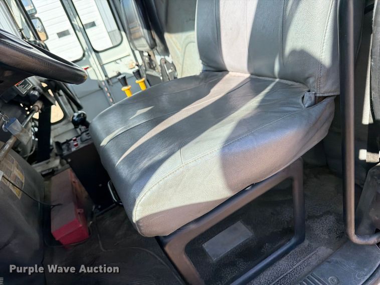 image for item OE9721 2007 International WorkStar 7400 refuse truck
