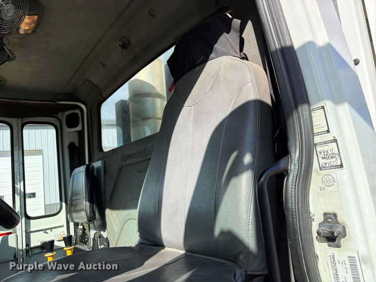 image for item OE9721 2007 International WorkStar 7400 refuse truck