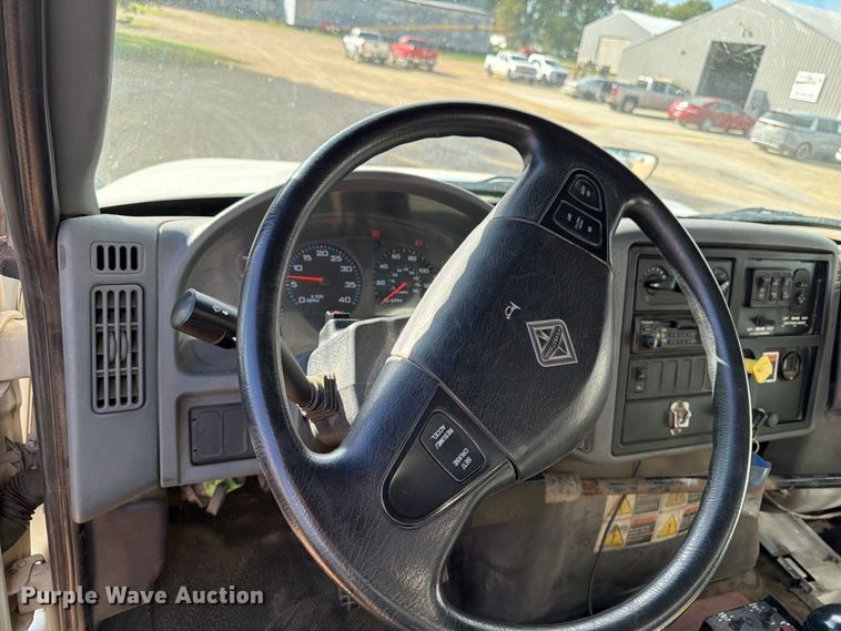 image for item OE9721 2007 International WorkStar 7400 refuse truck
