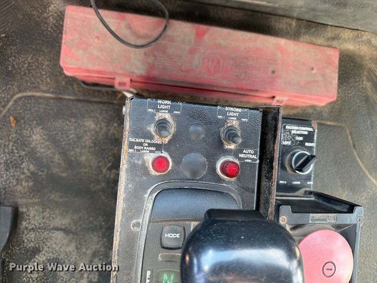 image for item OE9721 2007 International WorkStar 7400 refuse truck