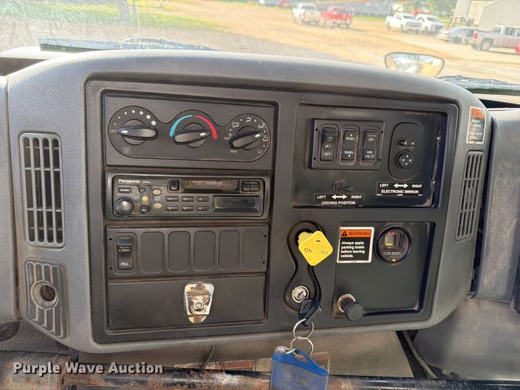 image for item OE9721 2007 International WorkStar 7400 refuse truck
