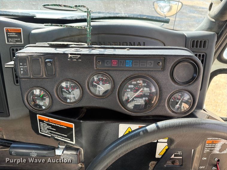 image for item OE9721 2007 International WorkStar 7400 refuse truck