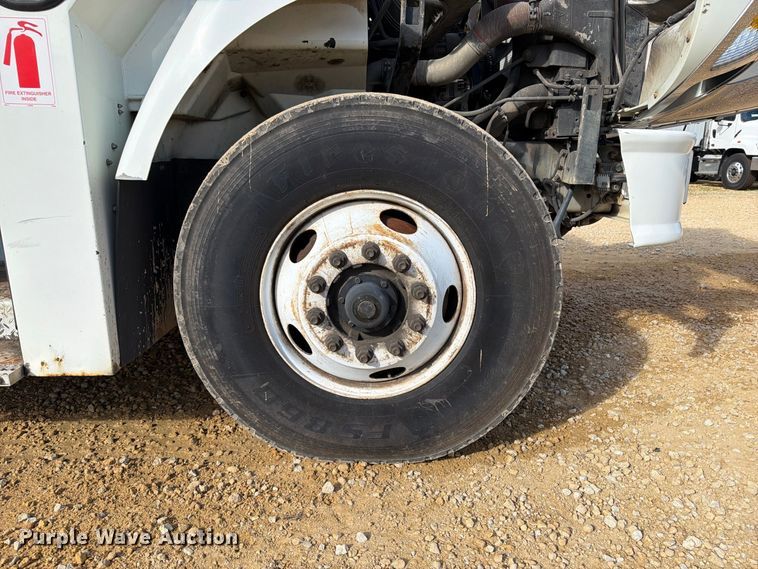 image for item OE9721 2007 International WorkStar 7400 refuse truck