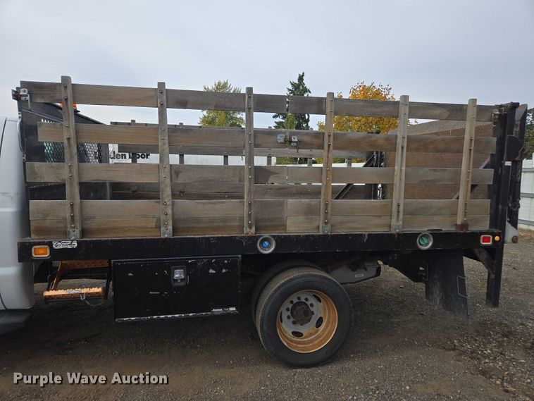 image for item YA1004 2015 Ford F450 Super Duty flatbed truck