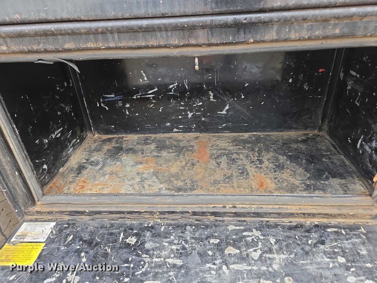 image for item YA1004 2015 Ford F450 Super Duty flatbed truck