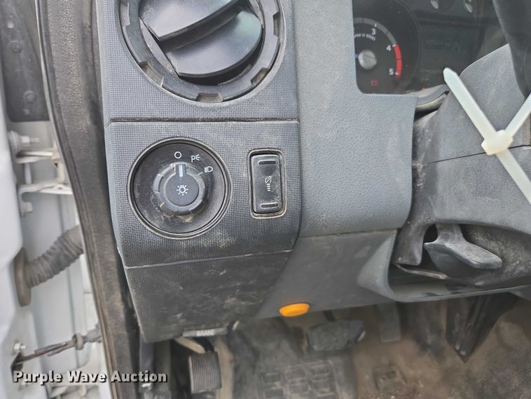image for item YA1004 2015 Ford F450 Super Duty flatbed truck