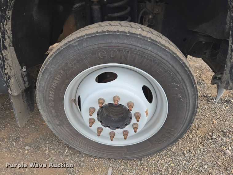 image for item YA1004 2015 Ford F450 Super Duty flatbed truck