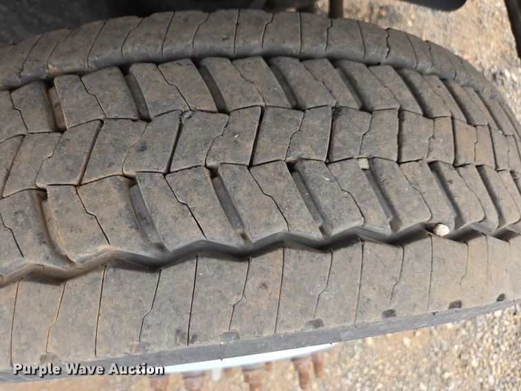 image for item YA1004 2015 Ford F450 Super Duty flatbed truck