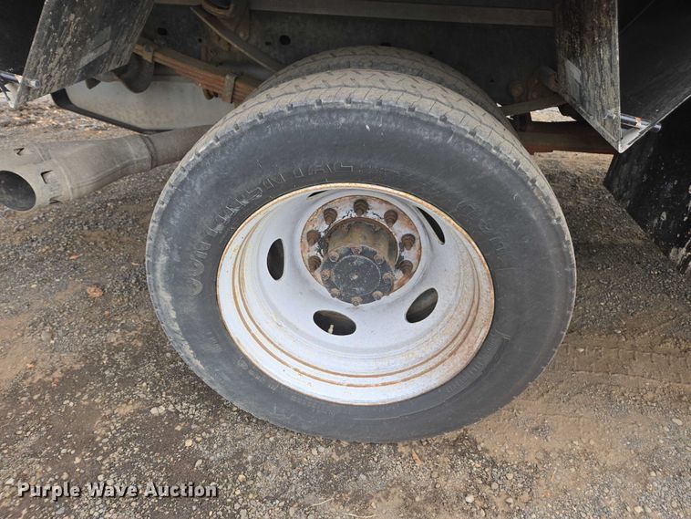 image for item YA1004 2015 Ford F450 Super Duty flatbed truck