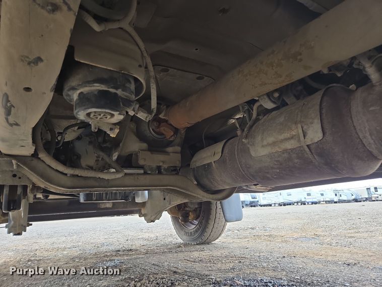 image for item YA1004 2015 Ford F450 Super Duty flatbed truck