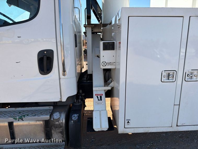 image for item YA4107 2020 Freightliner Business Class M2 forestry bucket truck