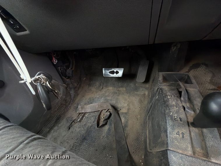 image for item YA4141 2012 Chevrolet Silverado Crew Cab pickup truck