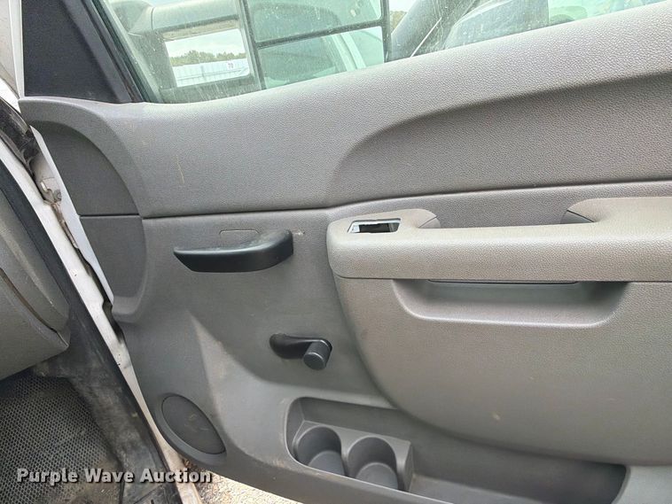 image for item YA4141 2012 Chevrolet Silverado Crew Cab pickup truck