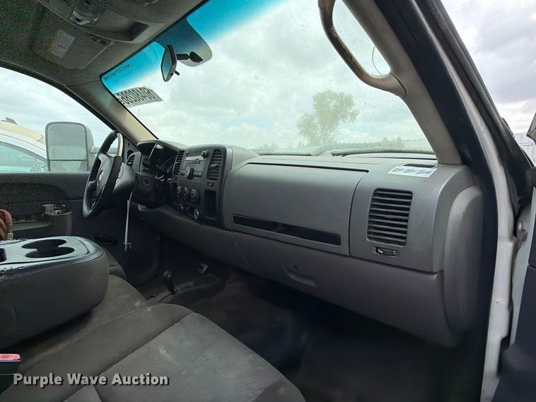 image for item YA4141 2012 Chevrolet Silverado Crew Cab pickup truck