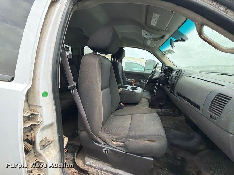 image for item YA4141 2012 Chevrolet Silverado Crew Cab pickup truck