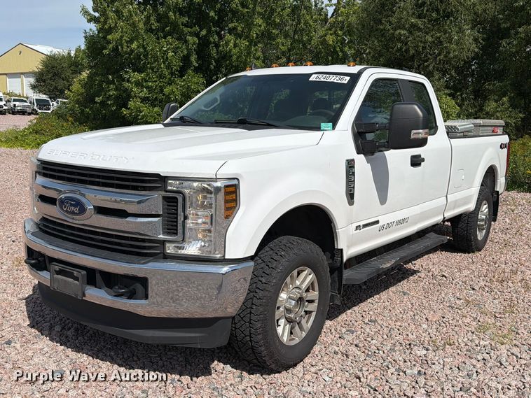 2019 Ford F350 Super Duty Ext. Cab pickup truck