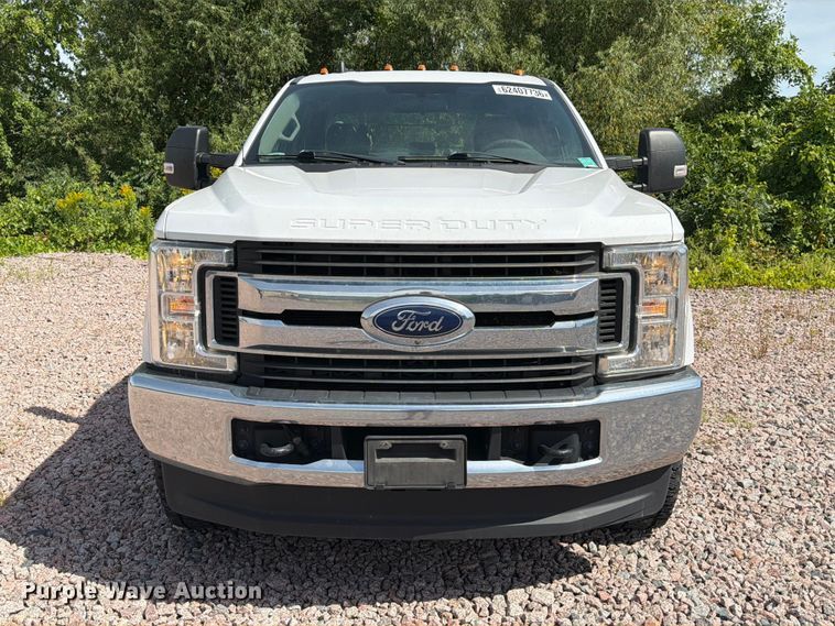image for item YA4285 2019 Ford F350 Super Duty Ext. Cab pickup truck