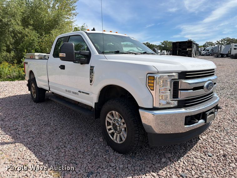 image for item YA4285 2019 Ford F350 Super Duty Ext. Cab pickup truck