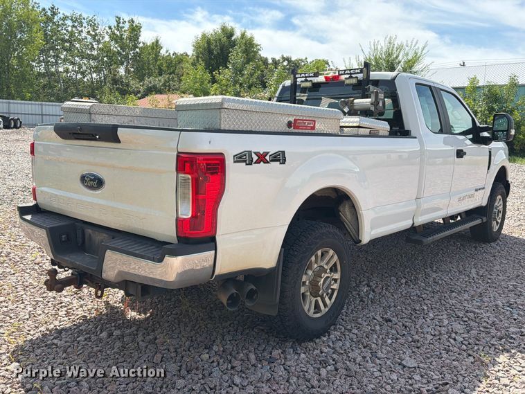 image for item YA4285 2019 Ford F350 Super Duty Ext. Cab pickup truck