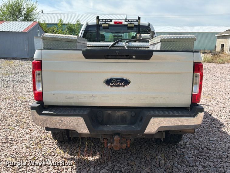 image for item YA4285 2019 Ford F350 Super Duty Ext. Cab pickup truck