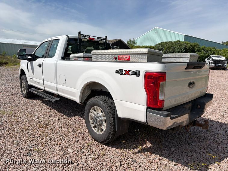 image for item YA4285 2019 Ford F350 Super Duty Ext. Cab pickup truck
